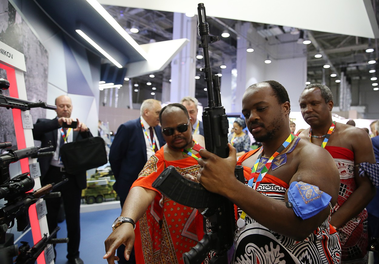 Putin caută aliați în Africa. Lavrov s-a dus în Eswatini să-l cheme pe rege în Rusia. Înainte de vizită, liderul opoziției a fost ucis