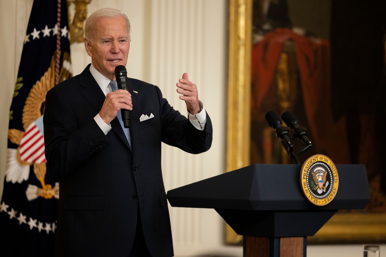 Joe Biden cere Congresului să interzică vânzarea puştilor de asalt, după atacurile din California soldate cu 18 morţi