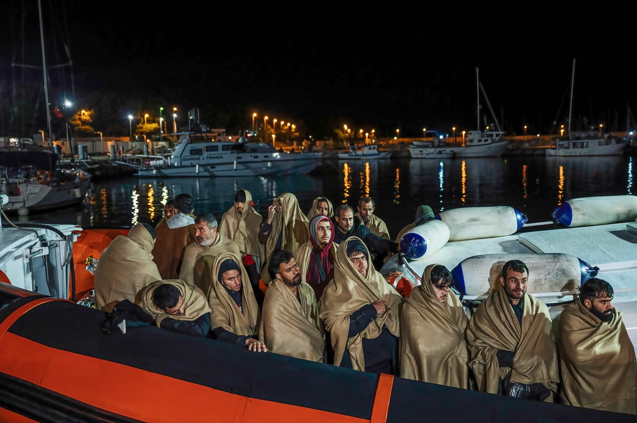 Comisia Europeană vrea să deporteze mai mulţi migranţi: "Cei care nu au nevoie de protecţie să se întoarcă în ţările lor"