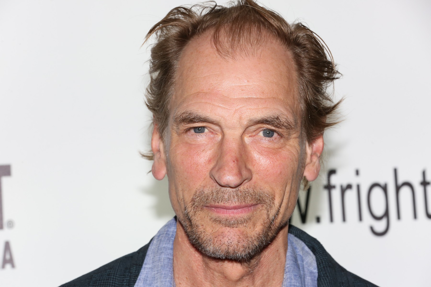 Nicio urmă de Julian Sands, actorul dispărut în munți acum 12 zile. Autoritățile continuă căutările în ciuda condițiilor dificile