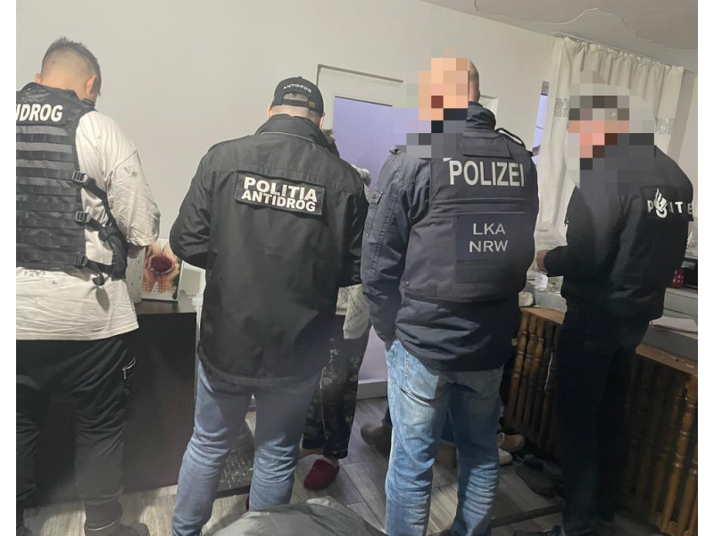 Percheziții în România și mai multe țări, la o grupare specializată în trafic internațional de droguri