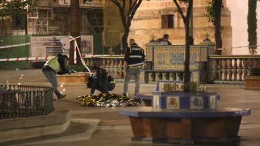 Poliţiştii spanioli la scena crimei dintr-o biserica spaniola.