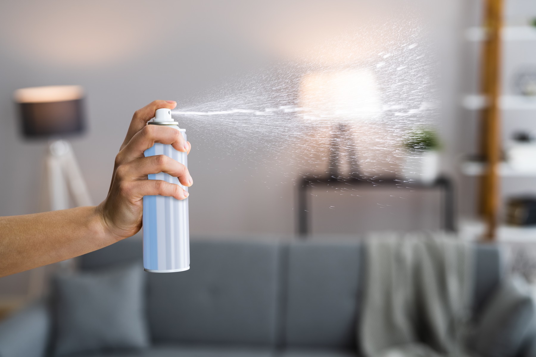 O fată de 14 ani a murit după ce a inhalat deodorant. Avertismentul tatălui adolescentei pentru toți părinții