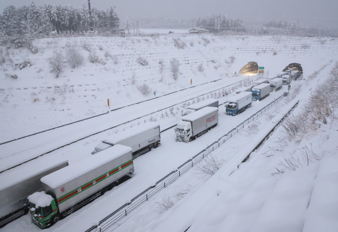 Heavy Snow Hits Many Parts of Japan