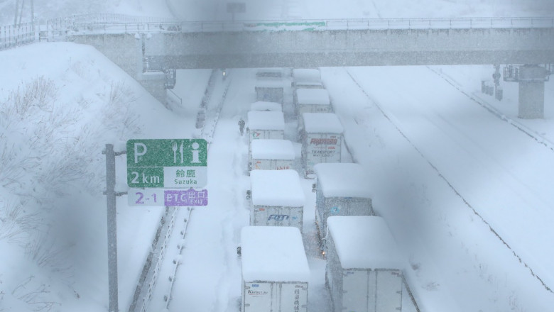 Heavy Snow Hits Many Parts of Japan