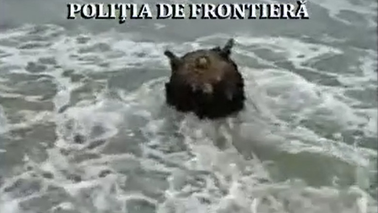 VIDEO O mină marină a fost descoperită pe plajă, în zona localității Sfântul Gheorghe