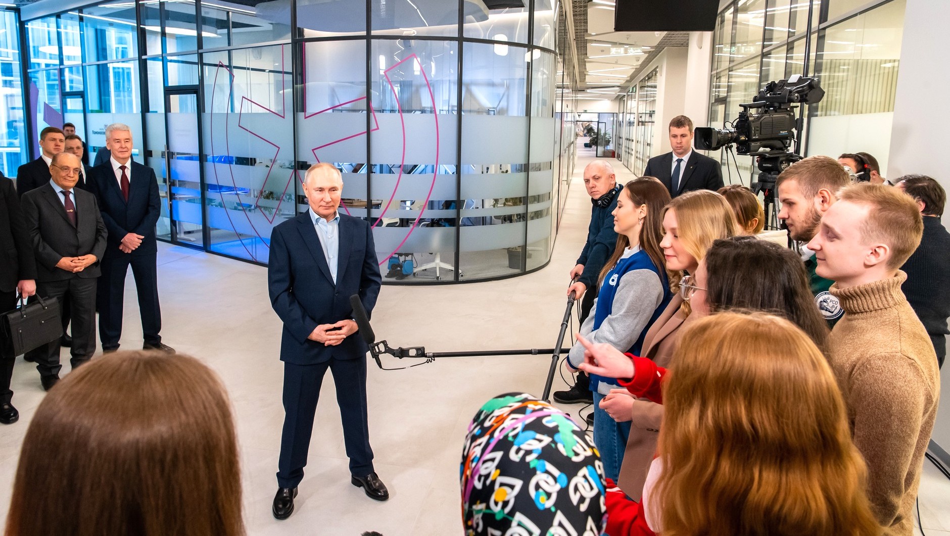 „Crezi că Putin face o treabă bună?” Studenții ruși, întrebați cum văd regimul de la Kremlin. Sondaj al unui institut controlat de stat