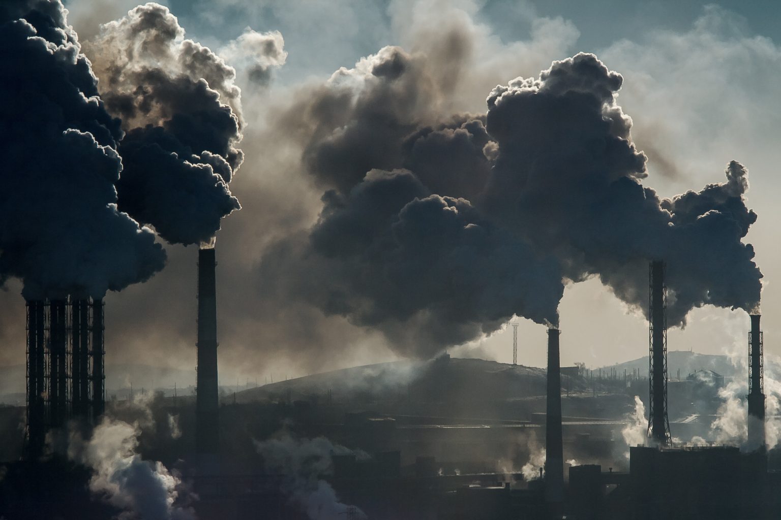 Comisia Europeană cere României și altor 13 state să reducă poluarea atmosferică