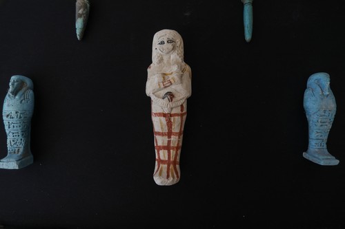 FOTO Descoperire arheologică uriașă în Egipt: Mumia unui bărbat, veche de peste 4.000 de ani, a fost găsită acoperită cu aur