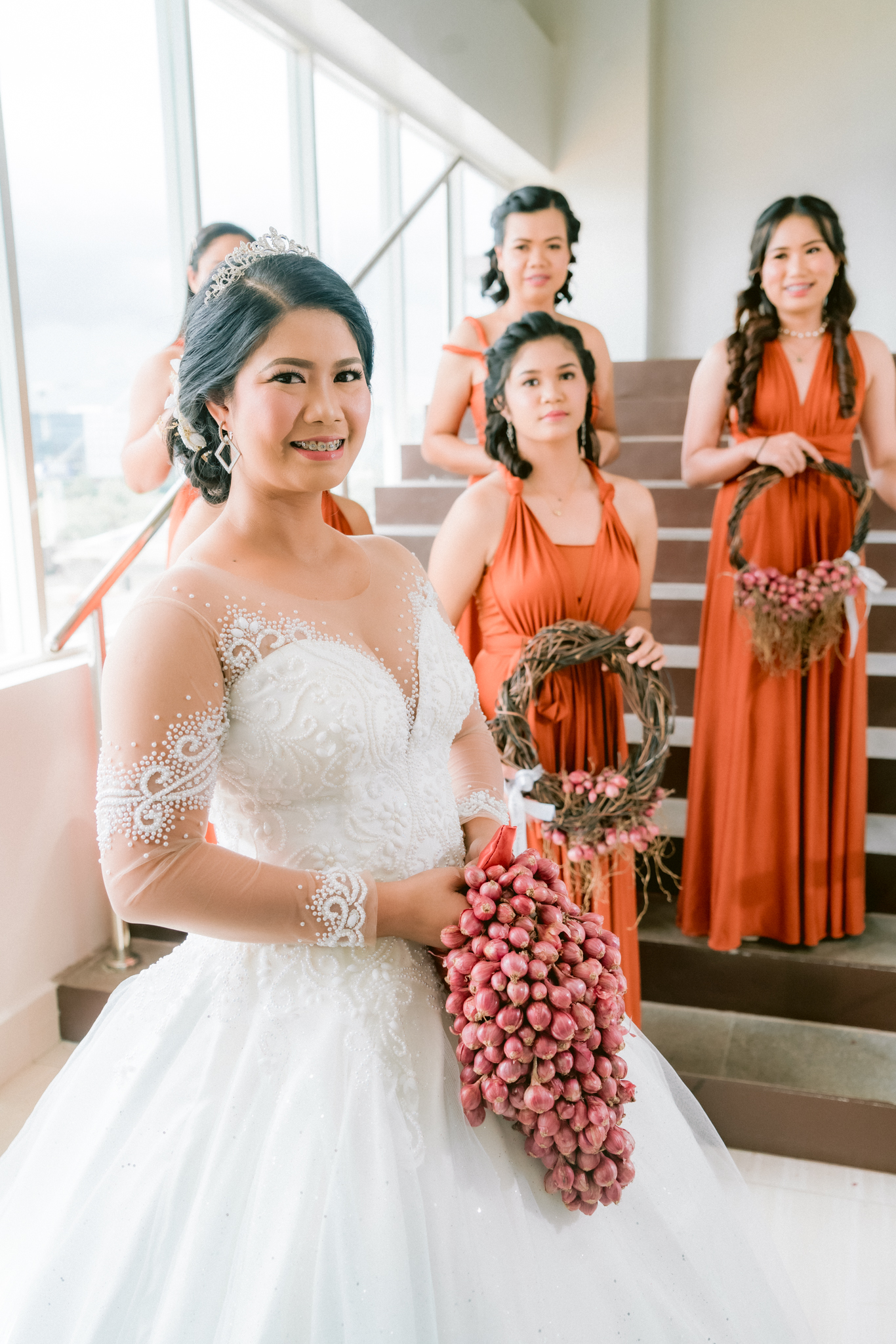 Cel mai scump buchet de mireasă, o legătură de ceapă. În Filipine, leguma este un produs de lux