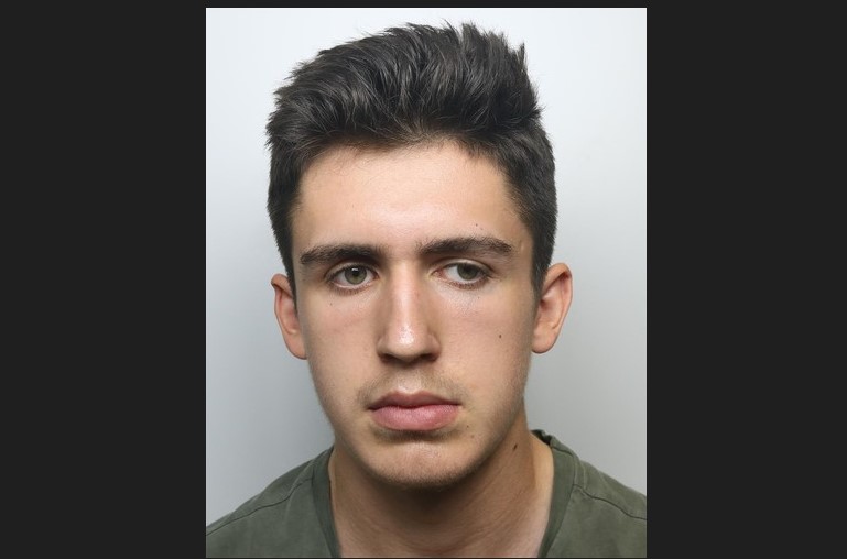 Un tânăr de 19 ani a fost condamnat la peste 11 ani de închisoare pentru difuzarea unor videouri ce au inspirat atacuri în SUA