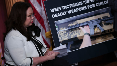 reclamă la arma JR-15, destinată pentru copii, în SUA
