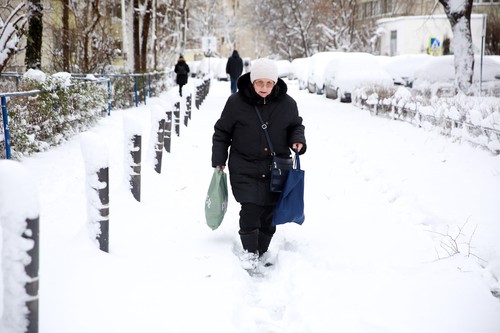 Prognoza meteo specială pentru București: Vremea rămâne închisă şi se va depune un strat nou de zăpadă