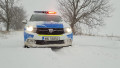 masina de politie drum zapada ninsoare