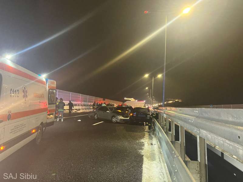 Accident cu 6 masini pe A1, la Talmaciu: Un sofer a murit dupa ce a cazut de pe pod. El a vrut sa fuga de un vehicul care ricosase