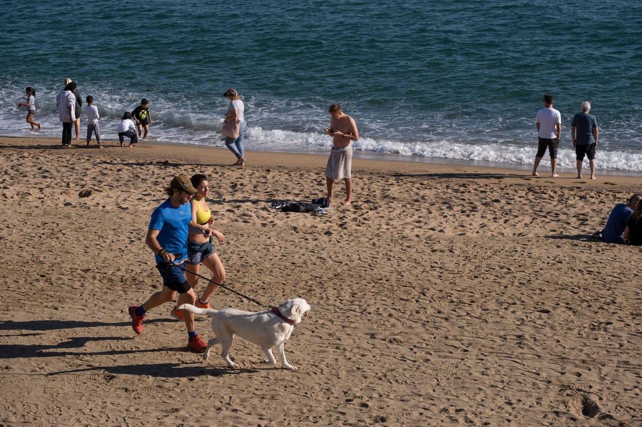 "Este plăcut, dar și un pic înfricoșător". Temperaturi record în opt țări europene, în Spania și Franța au fost 25 de grade Celsius