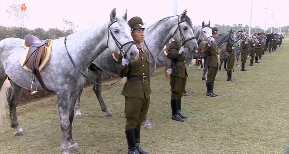 Kim Jong-un își face o armată de războinici călare. Imaginile din satelit au expus noul program militar secret al Phenianului