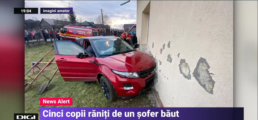 Cinci copii au fost răniți, după ce un șofer băut a pierdut controlul volanului în Bistrița-Năsăud