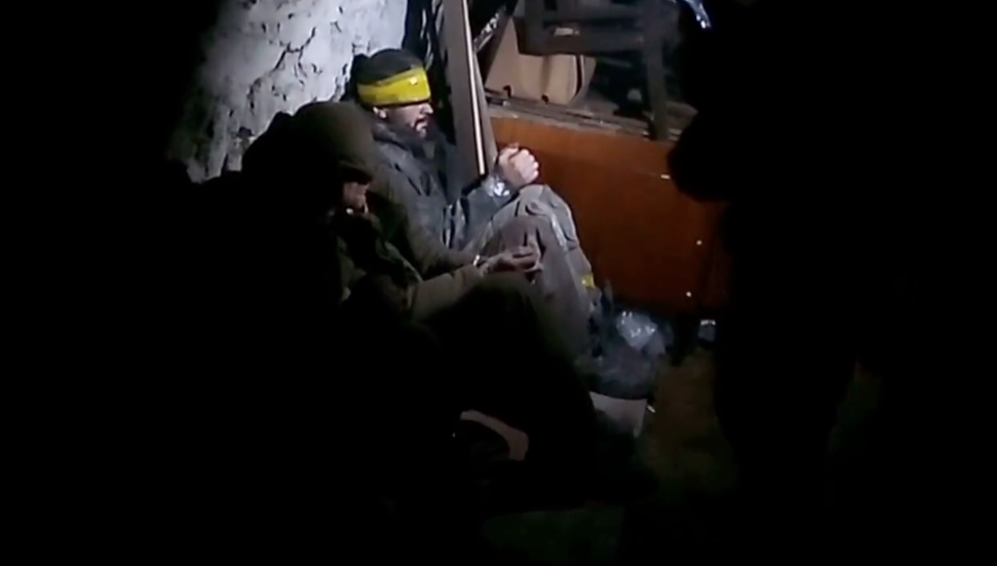 Luat prizonier, un rus condamnat pentru crimă și-a sunat mama, care i-a spus că mai bine murea. „La naiba! Ești singurul ei copil?”