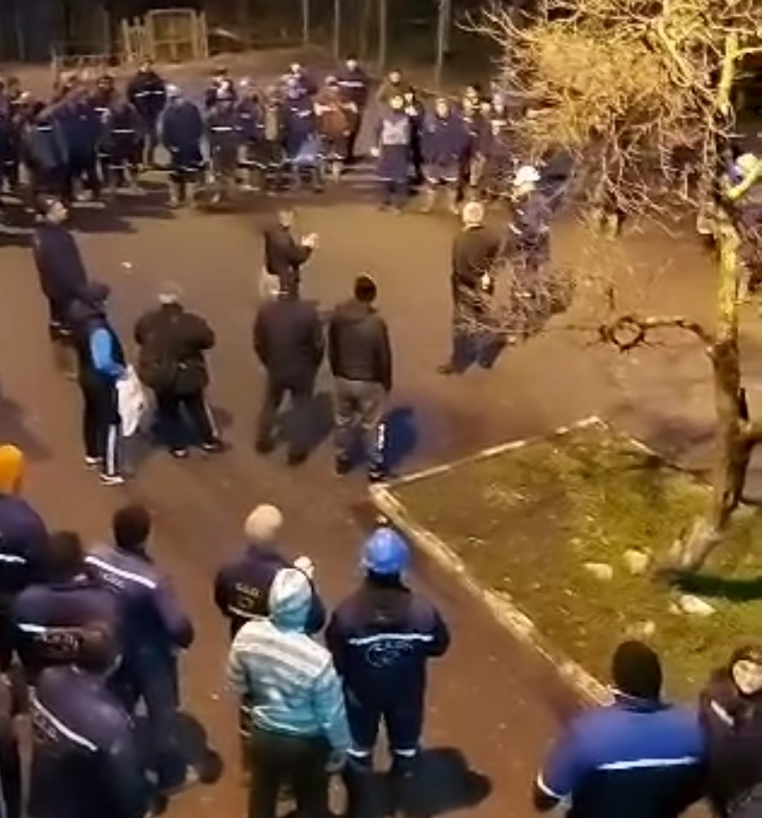 Protest spontan la Cariera Jilț. Minerii refuză să înceapă munca, ei cer mai multe demisii după accidentul cu trei morți