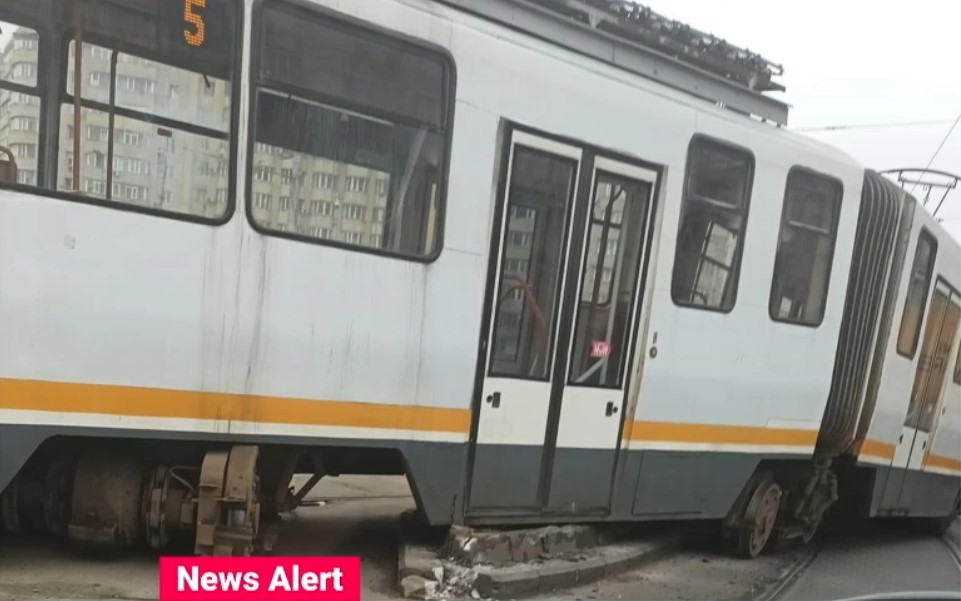 Un tramvai a deraiat în zona Obor. Este al treilea tramvai care a ieșit de pe șine luni, în București