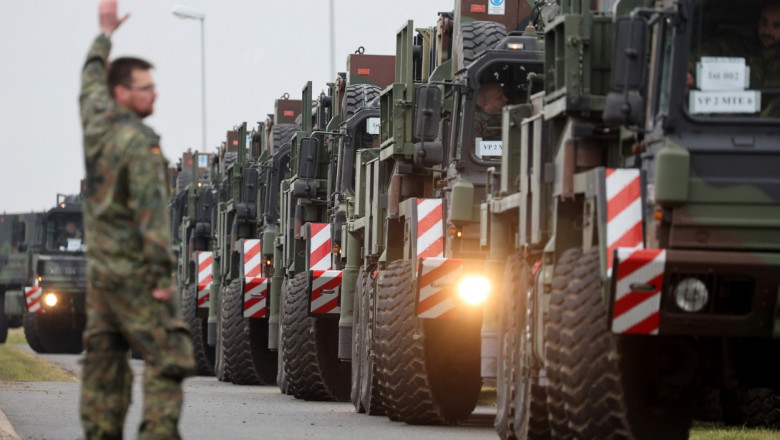 Un convoi cu sistemul de apărare antiaeriană Patriot se deplasează prin Germania cu destinația Polonia.