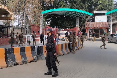 Cel puțin 25 de morți și peste 100 de răniți după o explozie la o moschee din Pakistan
