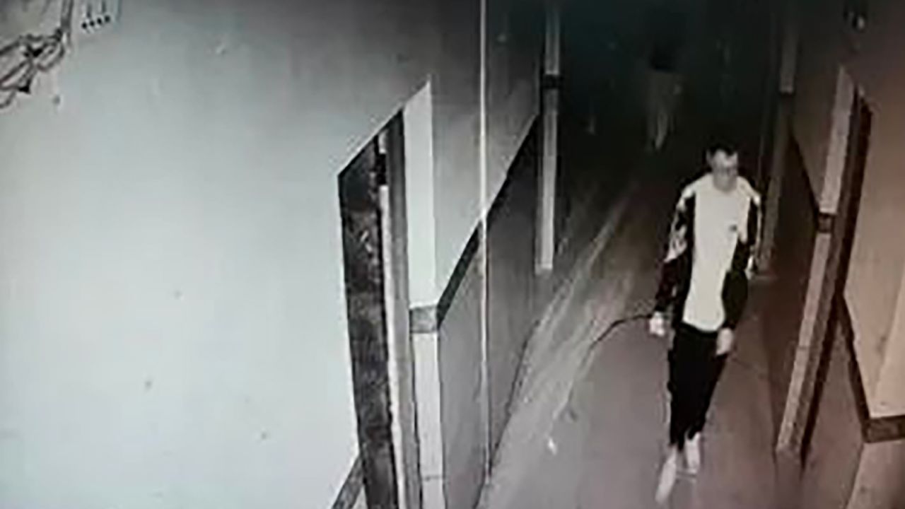 Cadavrul unui elev de 15 ani a fost găsit la 5 minute de școală abia după 100 de zile. Milioane de oameni pun la îndoială ancheta
