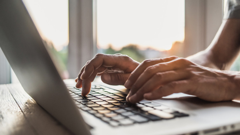 CE: Aproape 40% din magazinele online folosesc practici manipulatoare ca să exploateze vulnerabilităţile cumpărătorilor, sau să înşele