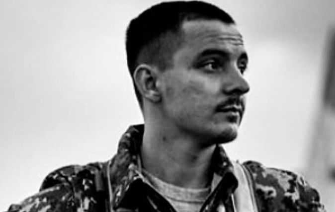 „A murit ca un erou”. Un pilot ucrainean și-a dat viața ca să protejeze civilii, după ce avionul i-a fost lovit de ruși
