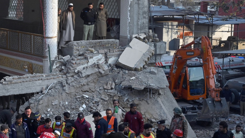 Clădire dărâmată în urma unei explozii în Pakistan.