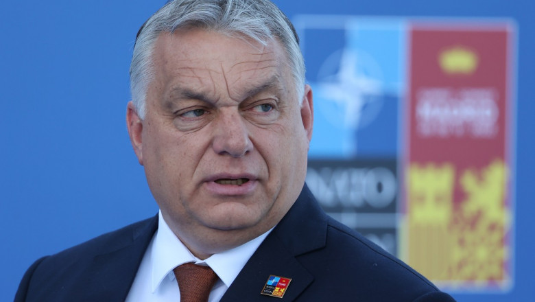 Viltor Orban participă la un summit NATO.