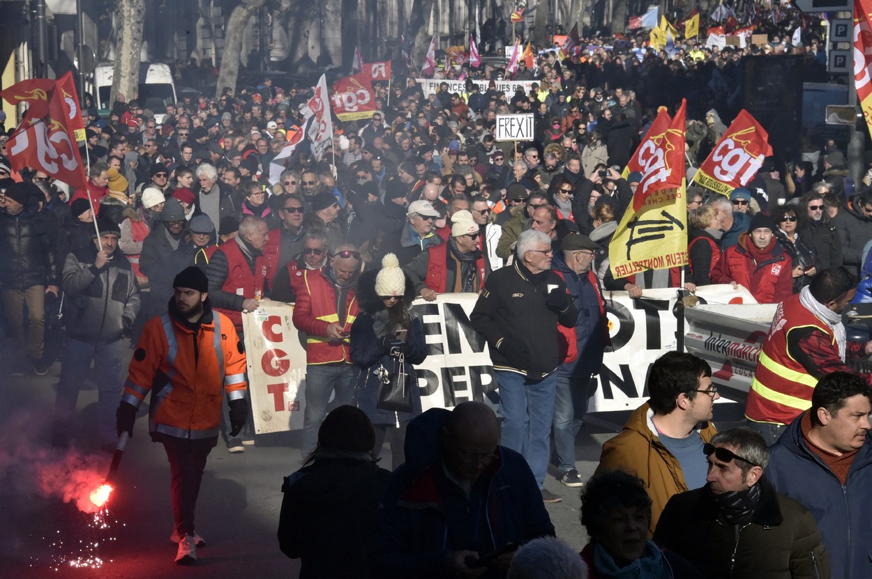 "Să paralizăm Franța!". Sindicatele anunță un "tsunami social" cu câteva zile înainte de adoptarea controversatei legi a pensiilor
