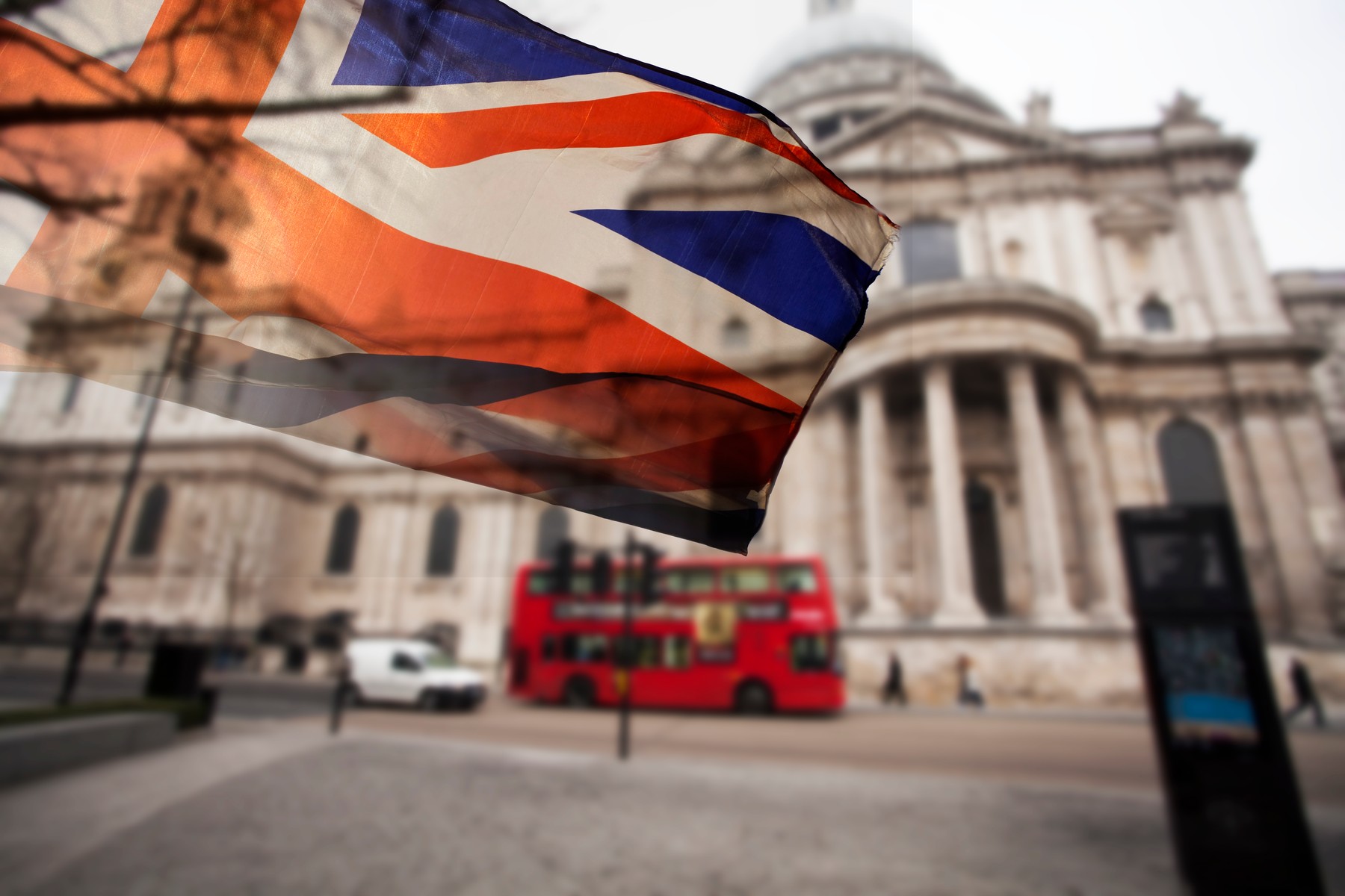 Atenţionare de călătorie emisă de MAE pentru românii care merg în Marea Britanie