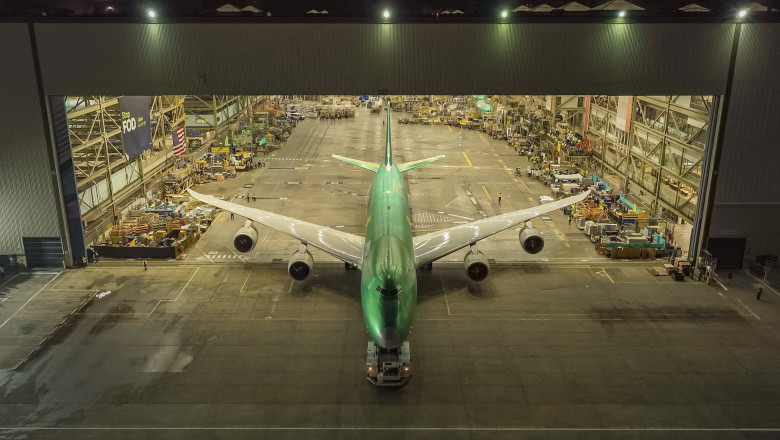 avion boeing 747 iese din uzina în care a fost asamblat