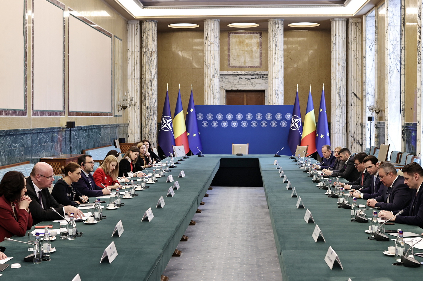 Nicolae Ciucă, la întâlnirea cu investitorii străini: Tratăm cu respect nevoia de predictibilitate fiscală a mediului de afaceri