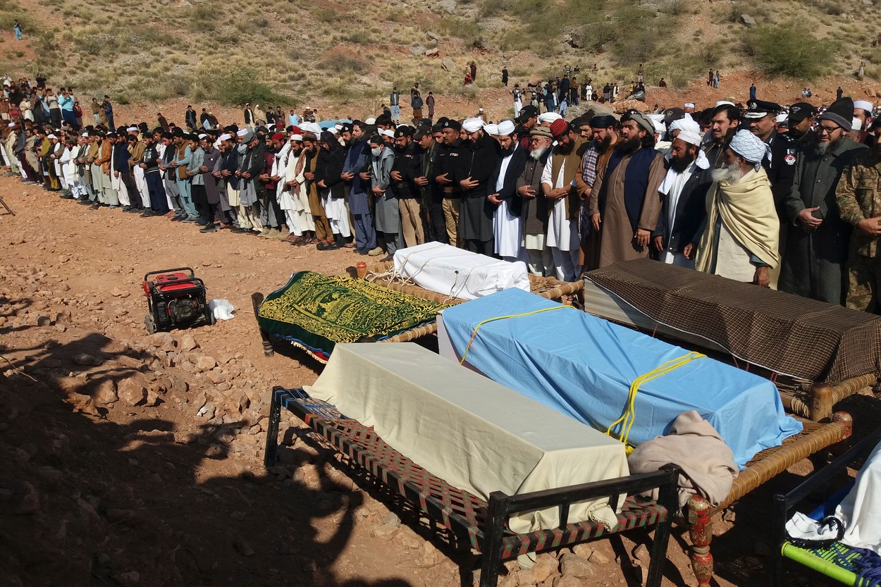 49 de copii s-au înecat în Pakistan după ce barca lor supraîncărcată s-a răsturnat într-un lac