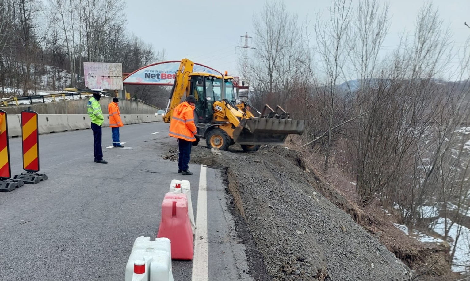 CNAIR a început lucrările pentru „stabilizarea DN1” la Breaza, în zona unde s-a surpat șoseaua