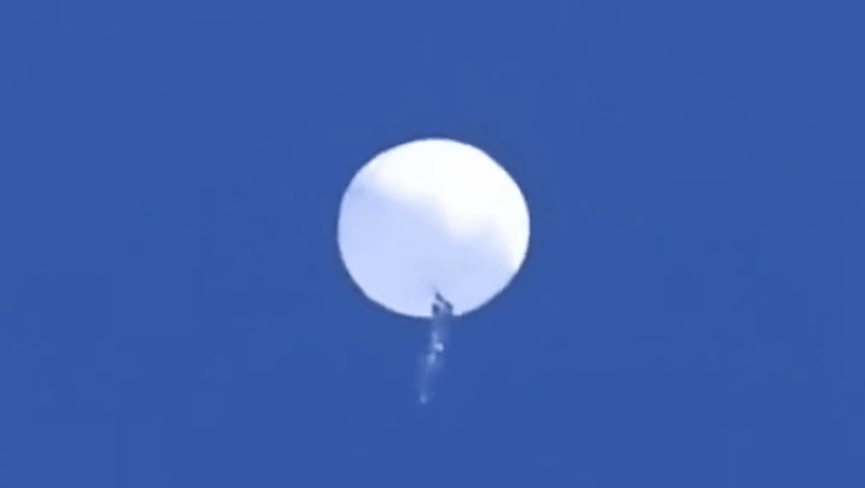 Momentul în care balonul spion al Chinei e doborât de o rachetă trasă de un avion F-22 american deasupra Atlanticului