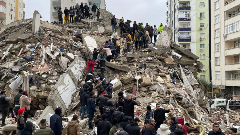 România trimite salvatori în Turcia. Ședință de urgență a CNSU după cutremurul devastator de luni dimineața | Digi24