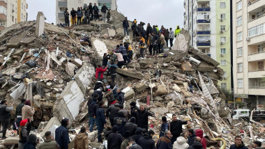 Un cutremur cu magnitudinea 7,8 a lovit luni sudul Turciei, în apropiere de oraşul Gaziantep