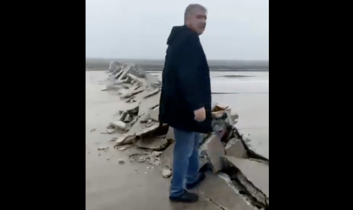 Pista unui aeroport din Turcia a fost ruptă în două de cutremurul de luni dimineață