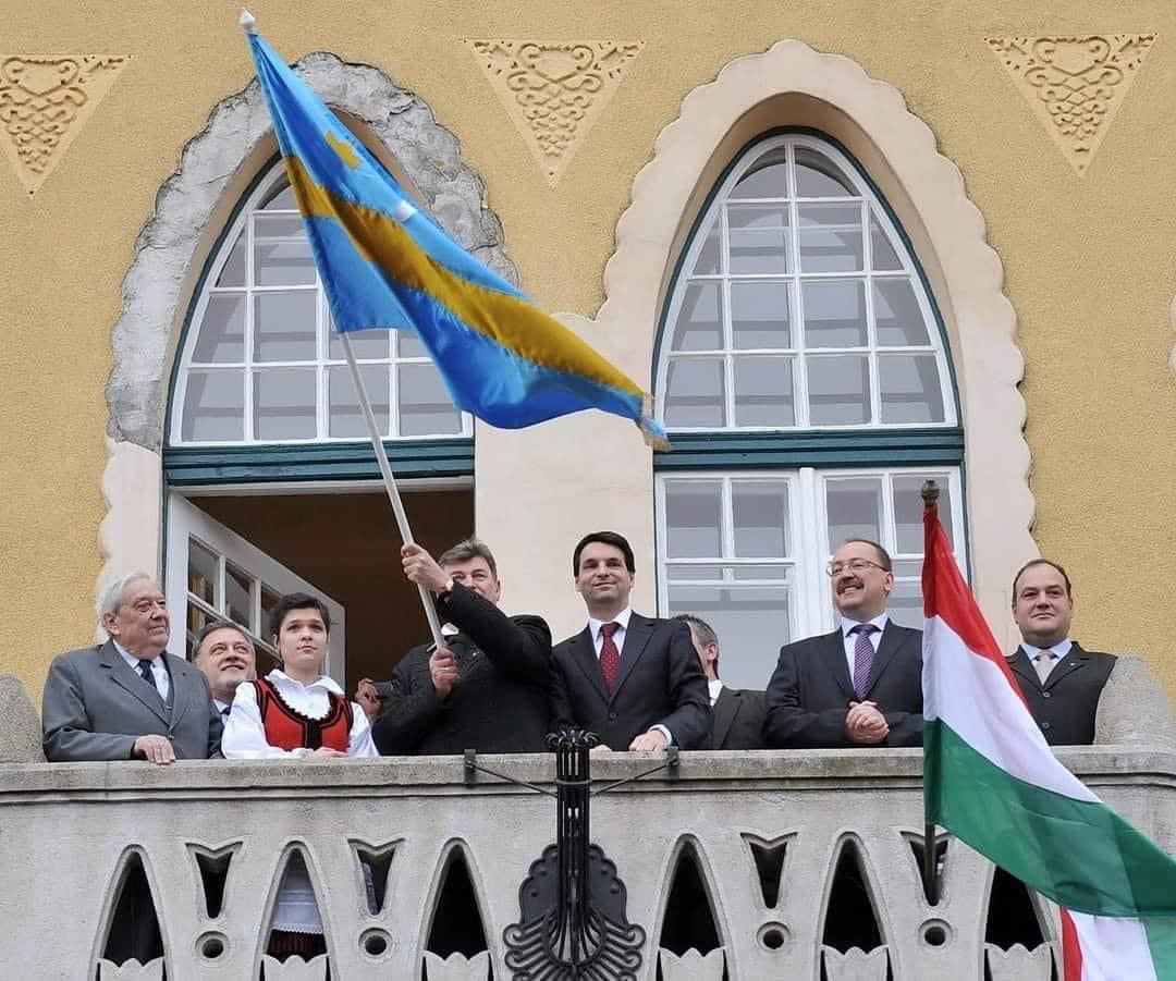 Ambasadorul Ungariei a fost convocat la MAE. Un lider de la Budapesta a cerut să poată fi arborat steagul secuiesc în România