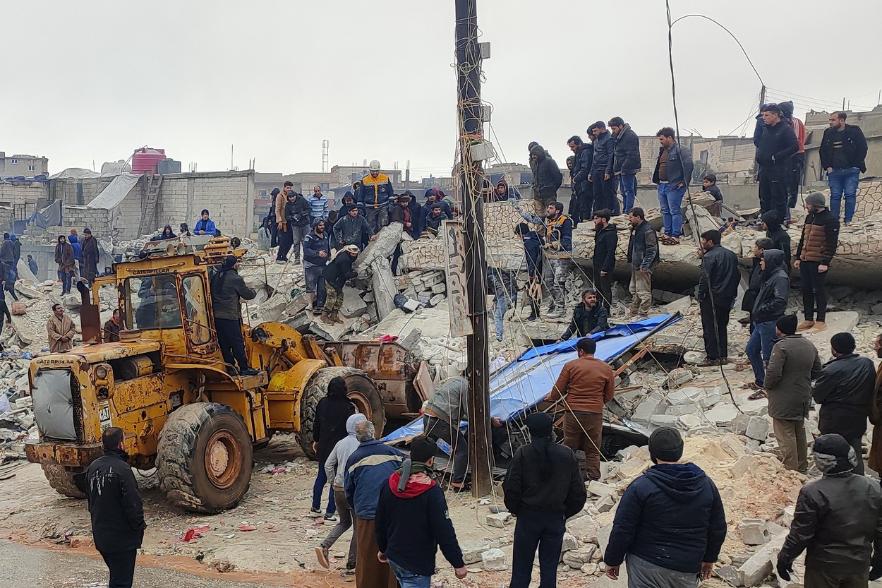 Orașe din Siria, devenite un morman de moloz, după cutremurele cu epicentrul în Turcia. Oamenii se salvează cum pot