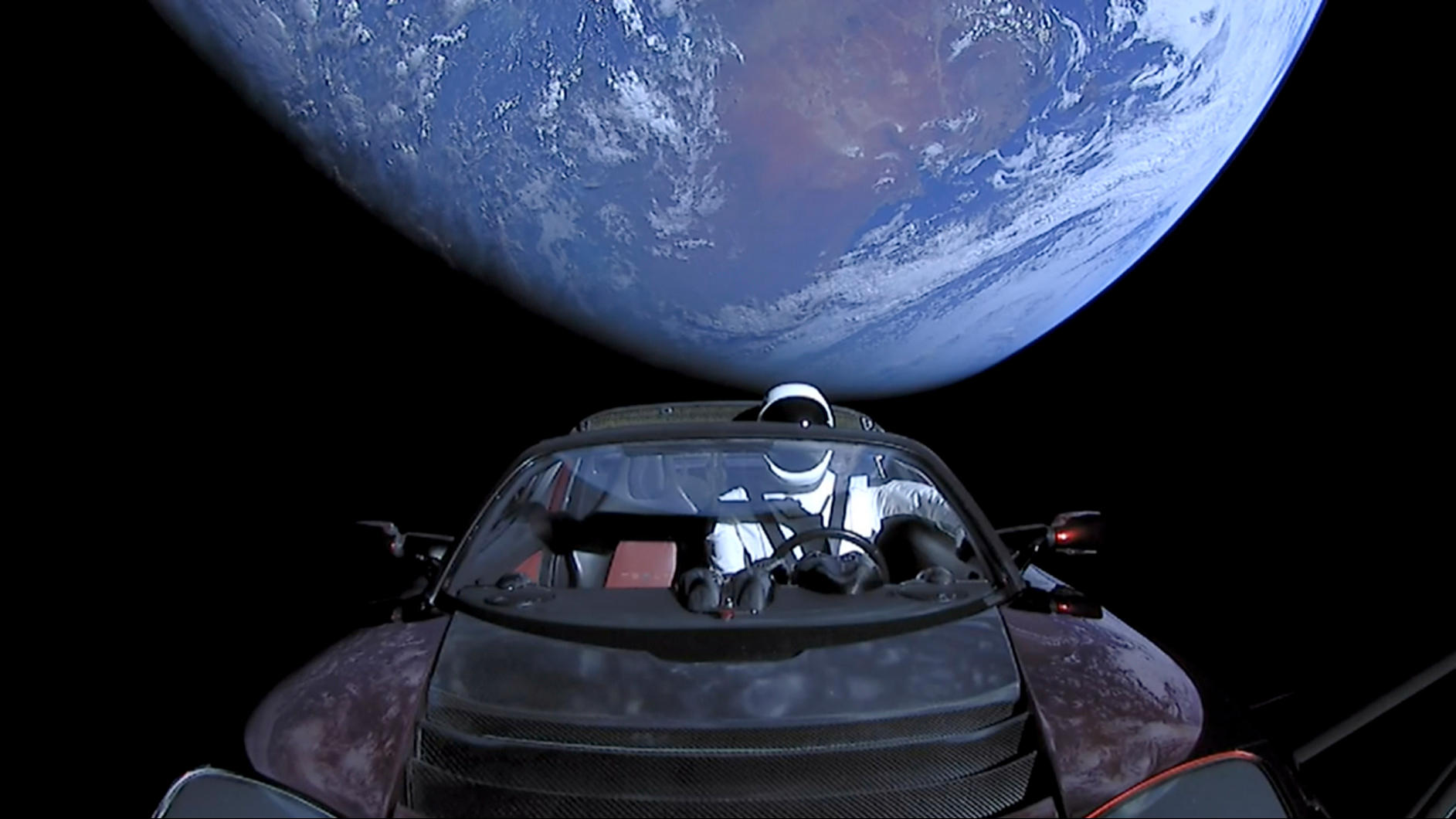 Mașina lui Elon Musk a împlinit cinci ani de călătorie în spațiu. Cât de departe a ajuns de Pământ