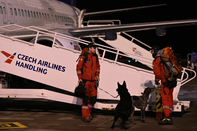 speciální tým na vyhledávání osob v sutinách, odlet do Turecka, záchranářský pes, Letiště Václava Havla, Ruzyně