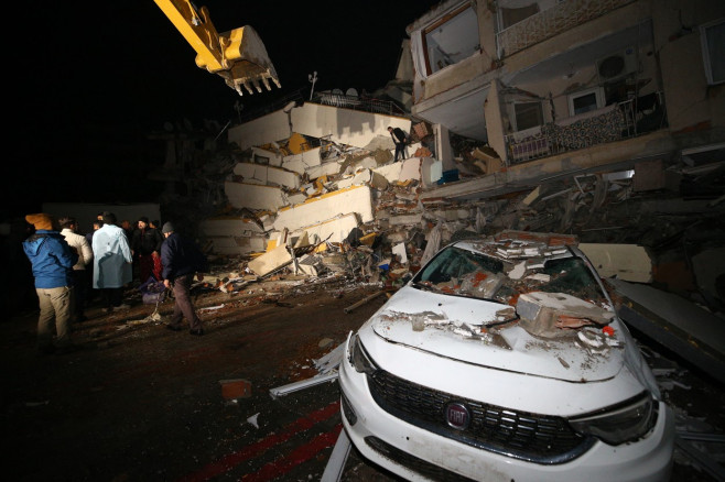 4 people, including a child, rescued from the wreckage of collapsed buildings in Hatay