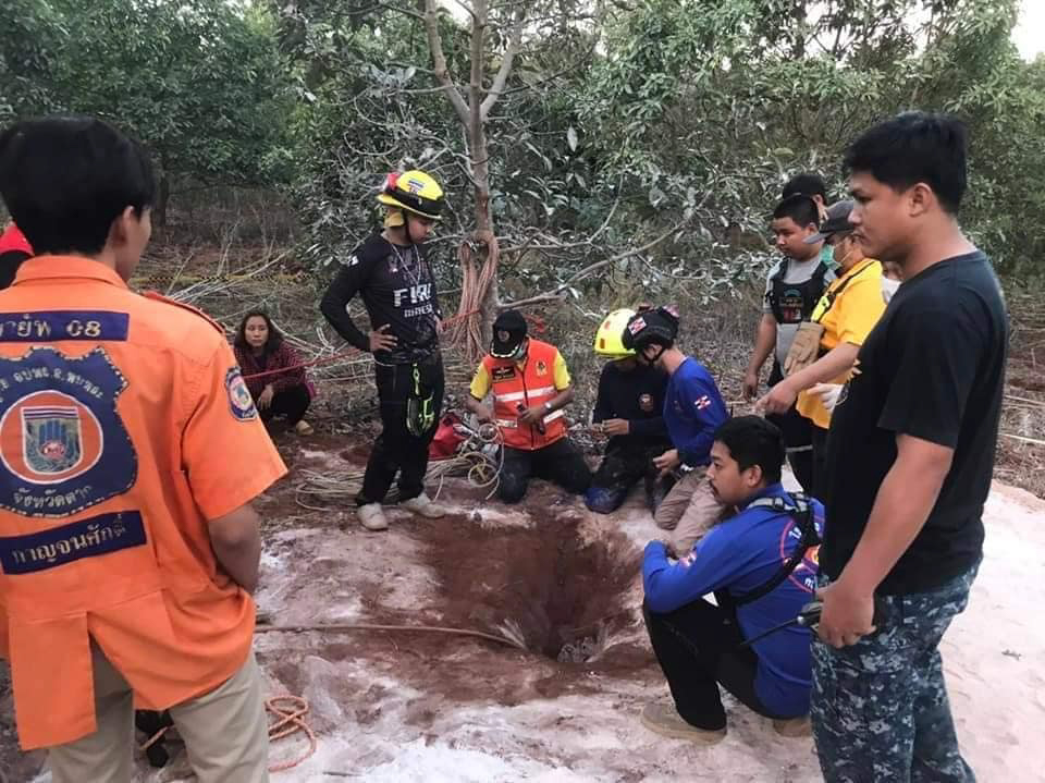 O fetiță de un an și jumătate a fost salvată dintr-un puț adânc de 13 metri, în Thailanda