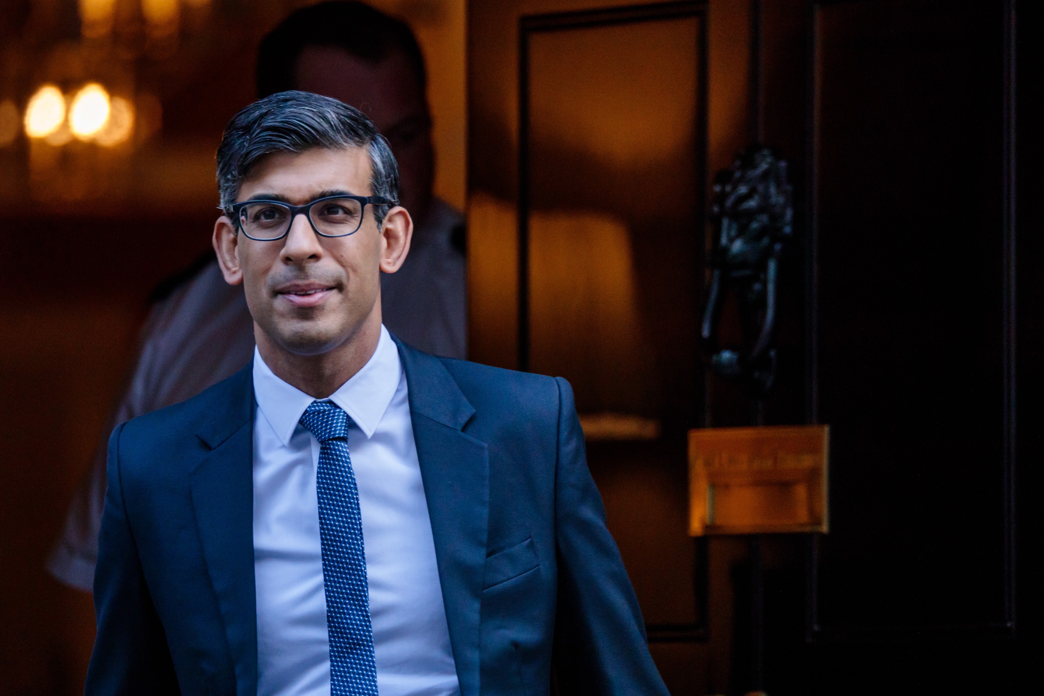 Rishi Sunak numeşte un nou preşedinte al Partidului Conservator şi remaniază guvernul britanic