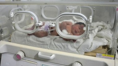 bebelus nascut in siria la cutremur